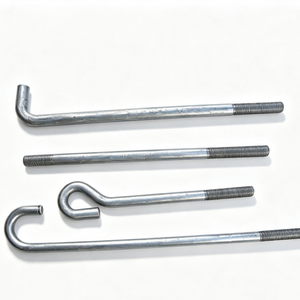 Kotevn&iacute; šroub z&aacute;kladov&eacute;ho typu J | Ž&aacute;rově pozinkovan&yacute; šroub se zapuštěn&yacute;m J-h&aacute;kem pro stavebn&iacute; z&aacute;kladnu